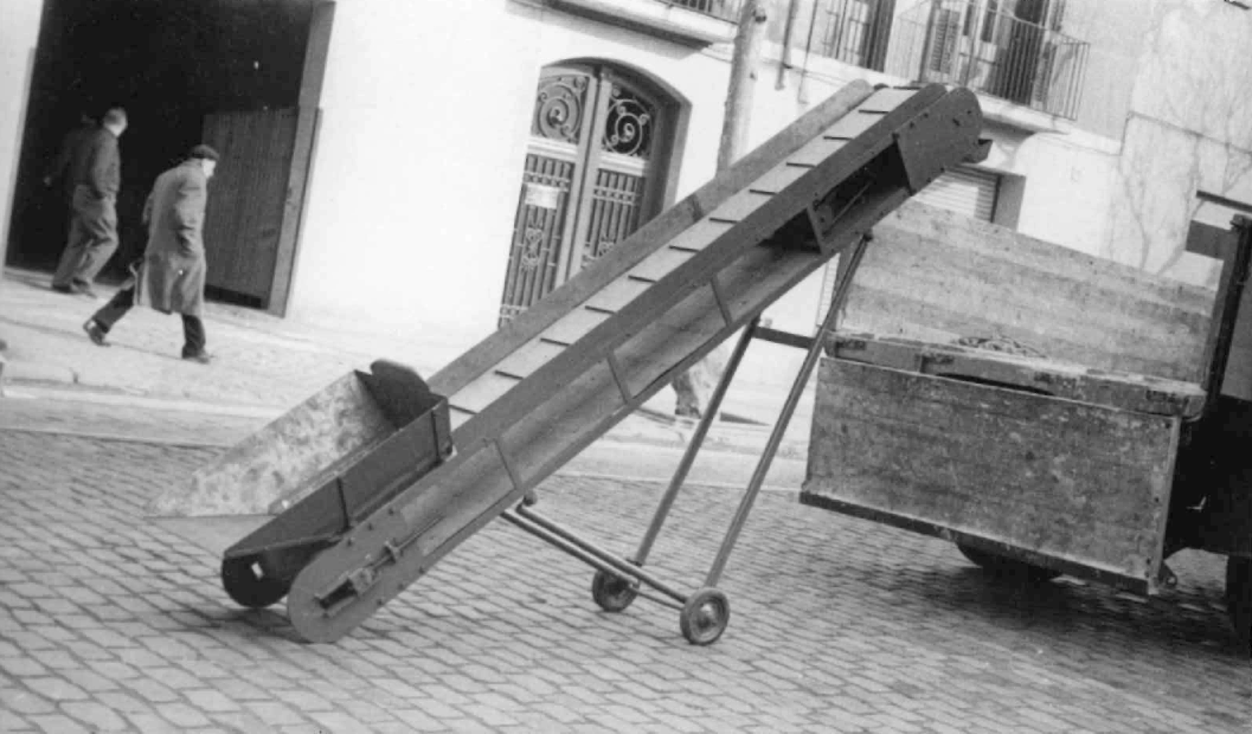 Ancienne Photographie des ateliers et convoyeurs de Renau Transportadors S.L